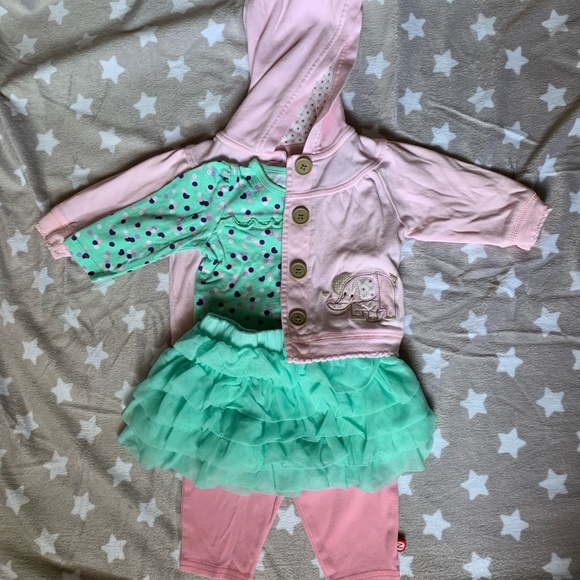 SOLD Three baby outfits - Picture 4 of 9